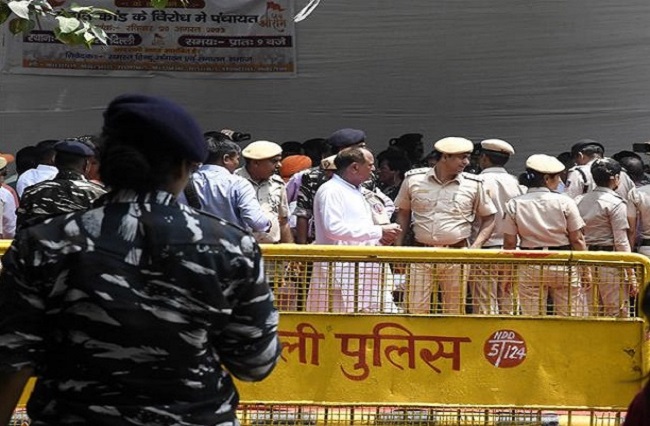 जंतर-मंतर पर हिंदू संगठनों की बैठक को पुलिस ने बीच में रोका