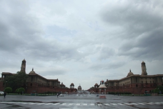 दिल्ली में बादल छाए रहने का अनुमान