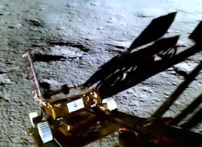 चंद्रमा की सतह पर चलने का वीडियो जारी किया