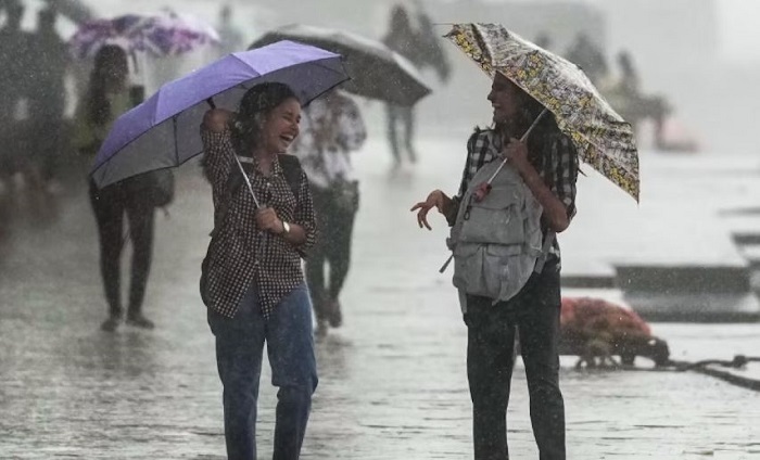 मुंबई के कई इलाकों में हुई हल्की बारिश
