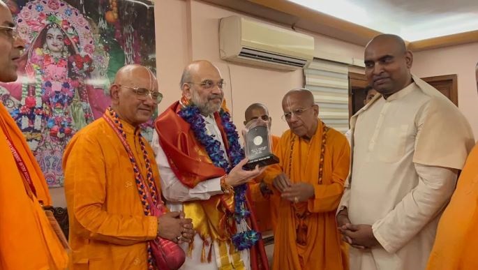 कृष्ण जन्माष्टमी पर दिल्ली के इस्कॉन मंदिर पहुंचे अमित शाह
