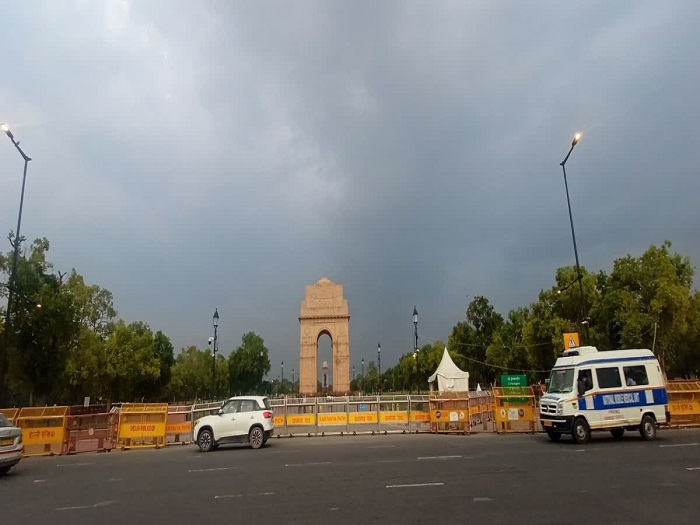 दिल्ली में आज बरस सकते हैं बादल