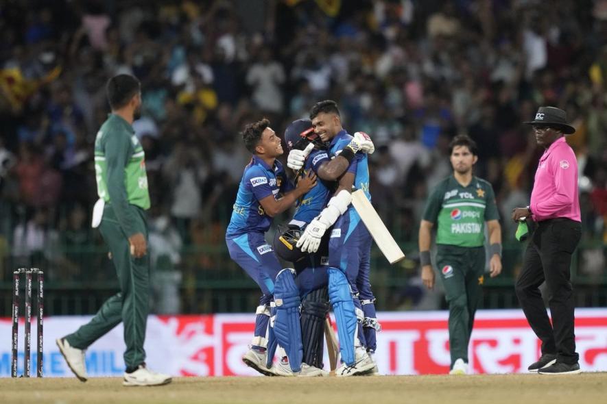 पाकिस्तान को दो विकेट से हराकर श्रीलंका शान से फाइनल में