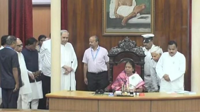 ओडिशा विधानसभा अध्यक्ष की कुर्सी पर आसीन पहली महिला अध्यक्ष प्रमिला मलिक।