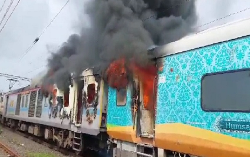 लसाड रेलवे स्टेशन के करीब लगी ट्रेन में आग