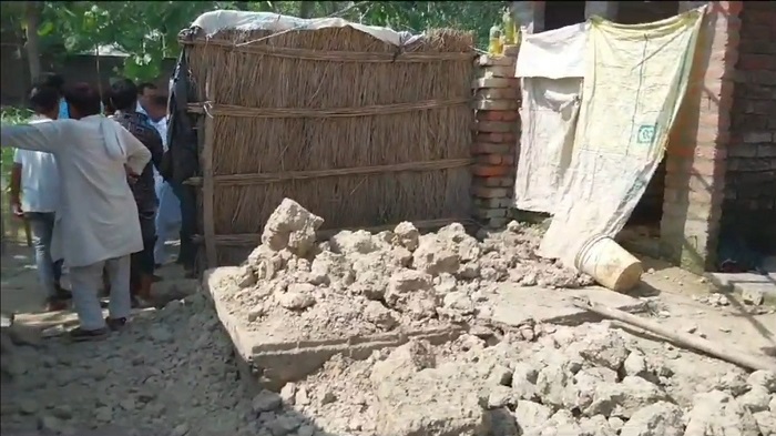 दीवार गिरने से मलबे में दबकर तीन बच्चों की मौत