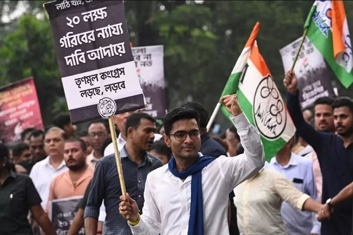 तृणमूल कांग्रेस का राजभवन के समक्ष अनिश्चितकालीन प्रदर्शन चौथे दिन भी जारी