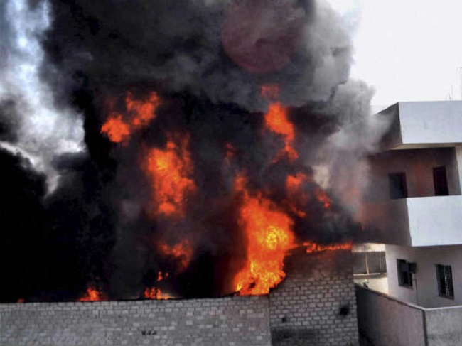 तमिलनाडु की पटाखा फैक्ट्री में आग लगने से नौ लोगों की मौत