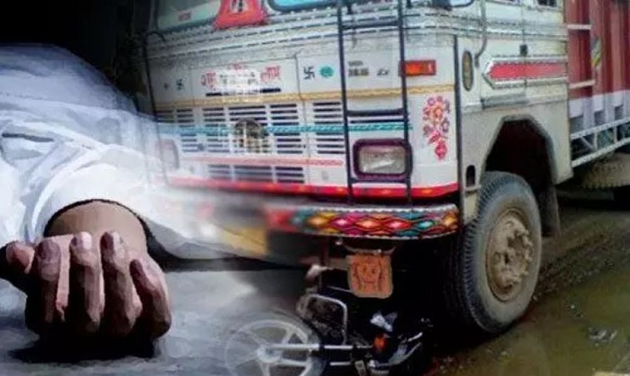 ट्रक ने मोटरसाइकिल को टक्कर मारी (प्रतीकात्मक छवि)