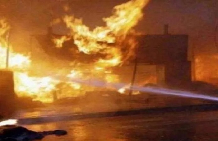 गोदाम में लगी भीषण आग