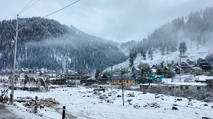 जम्मू कश्मीर में ऊंचाई वाले इलाकों में बर्फबारी