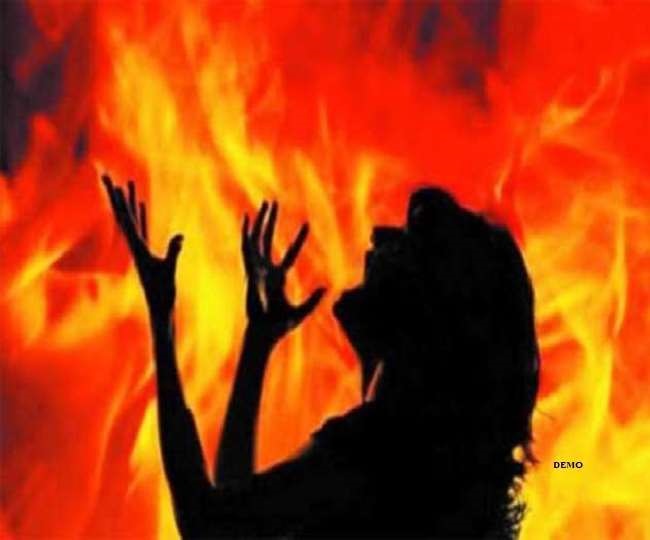 महिला ने खुद को आग लगाकर की आत्मह (प्रतीकात्मक छवि)