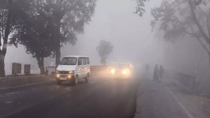 दिल्ली में प्रदूषण का टेंशन बरकरार AQIअब भी खराब