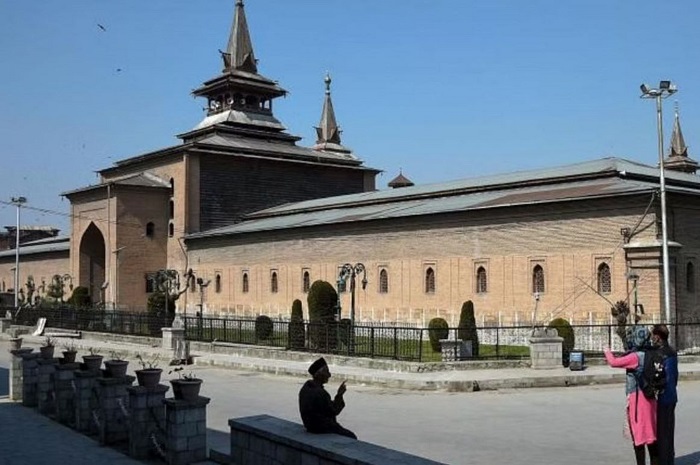 श्रीनगर की जामिया मस्जिद नहीं दी जुमे की नमाज की अनुमति
