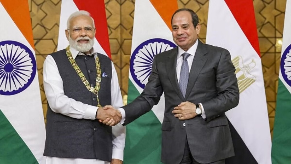 प्रधानमंत्री नरेन्द्र मोदी और मिस्र के राष्‍ट्रपति अब्‍देल फतेह अल सिसी