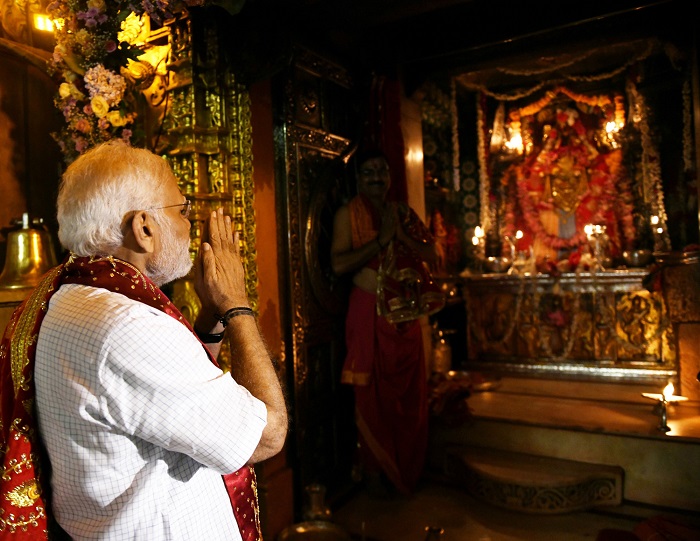 प्रधानमंत्री मोदी नेअंबाजी मंदिर में की पूजा-अर्चना