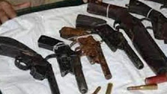 नोएडा मेंअवैध हथियार बरामद