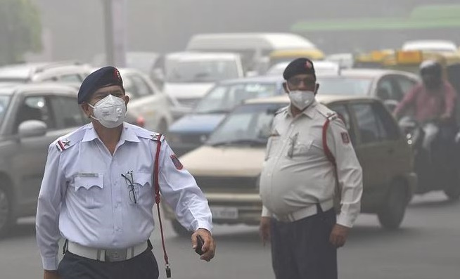 दिल्ली पुलिस ने दी मास्क पहनने की सलाह