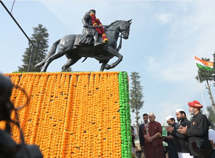 कुपवाड़ा में उपराज्यपाल ने किया छत्रपति शिवाजी महाराज की प्रतिमा का अनावरण