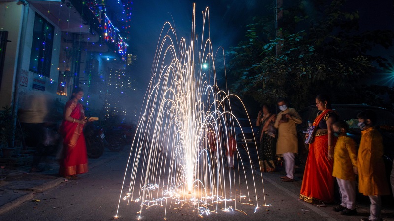 पटाखों प्रतिबंध पर अमल हुआ तो दिवाली के दिन दिल्ली की हवा आठ साल में सबसे बेहतर रह सकती है
