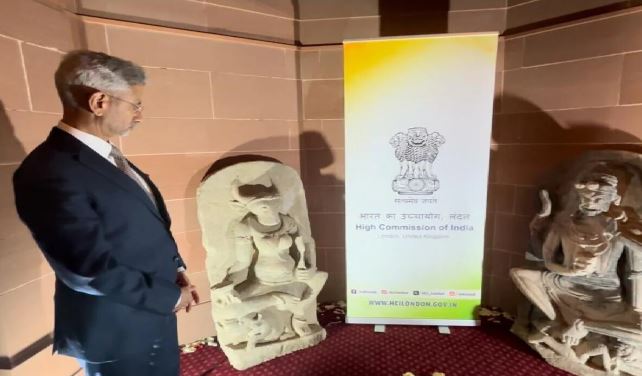 विदेश मंत्री एस जयशंकर ने भारत से चुराई गईं दो मूर्तियों की स्वदेश वापसी