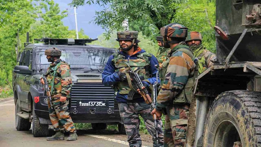सुरक्षा बलों ने मुठभेड़ में पांच आतंकवादियों को मार गिराया