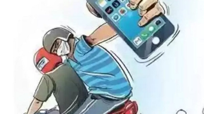 अज्ञात बदमाशों ने महिला से आईफोन लूटा (प्रतीकात्मक छवि)