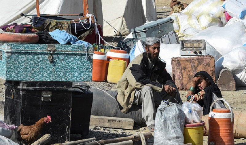 अफगान खाली हाथ देश छोड़ने को मजबूर