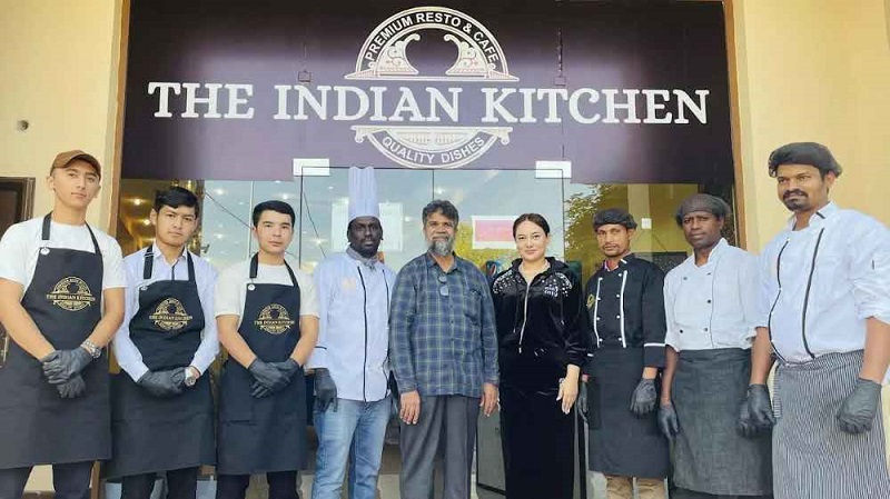 उज्बेकिस्तान में खोला एकमात्र भारतीय रेस्तरां