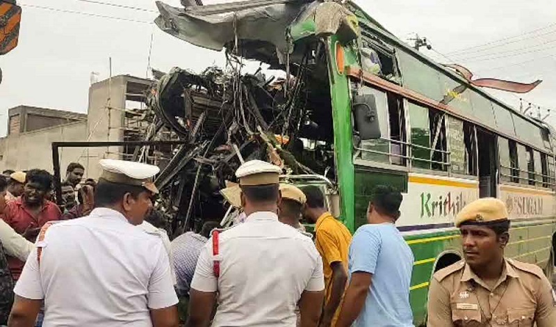 गुजरात में राजमार्ग पर बस दुर्घटना