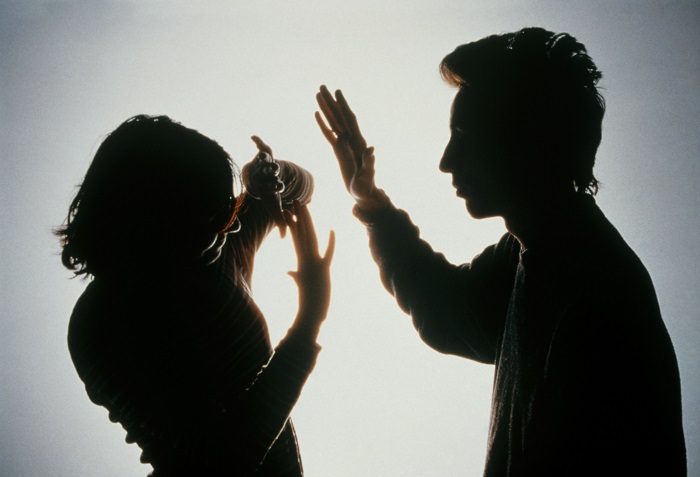 महिला को प्रताड़ित करने के आरोप में पति समेत चार के खिलाफ मामला दर्ज (प्रतीकात्मक छवि)