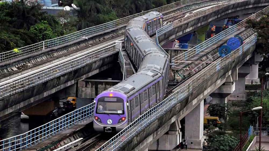 कोलकाता मेट्रो रेल की पटरी पर शव मिलने के बाद ट्रेन सेवा प्रभावित