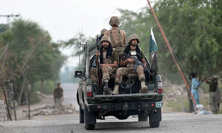 पाकिस्तान में चार चार आतंकवादी घटनाओं  में दो सैनिकों, सात अन्य की मौत
