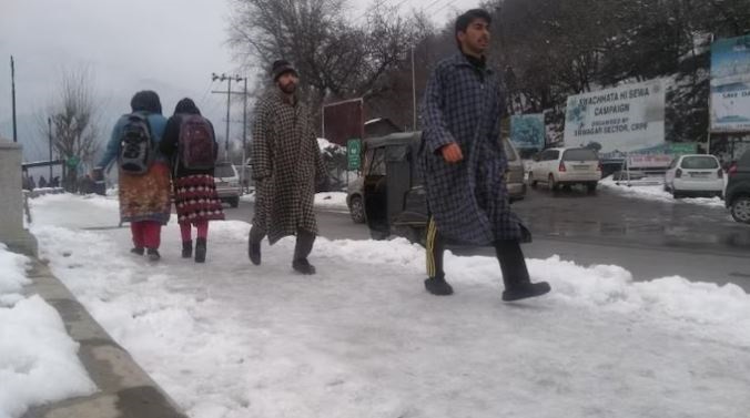 श्रीनगर में तापमान शून्य से एक डिग्री सेल्सियस नीचे पहुंचा