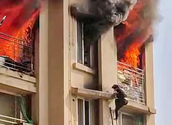 मुंबई की बहुमंजिला इमारत में लगी आग