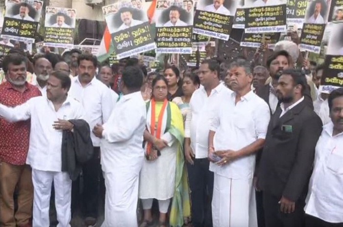 कांग्रेस कार्यकर्ताओं ने चेन्नई में  प्रदर्शन किया