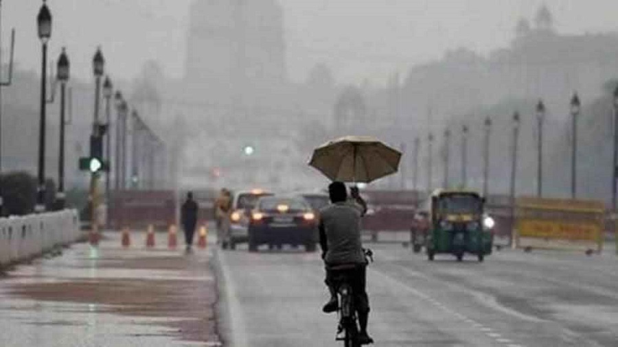 दिल्ली के कई इलाकों में हल्की बारिश