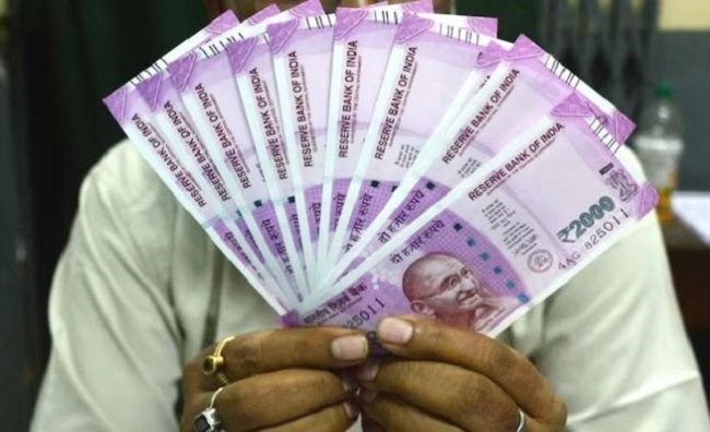 जनता के पास 2,000 रुपये के कुल 9,760 करोड़ रुपये के नोट अब भी मौजूद