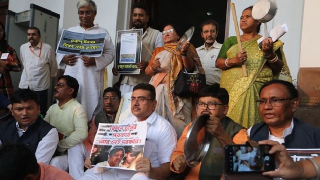 पश्चिम बंगाल में भाजपा विधायकों पर राष्ट्रगान के अपमान का आरोप
