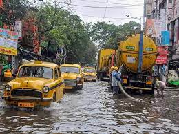 बारिश से कोलकाता और दक्षिणी जिलों में जनजीवन प्रभावित
