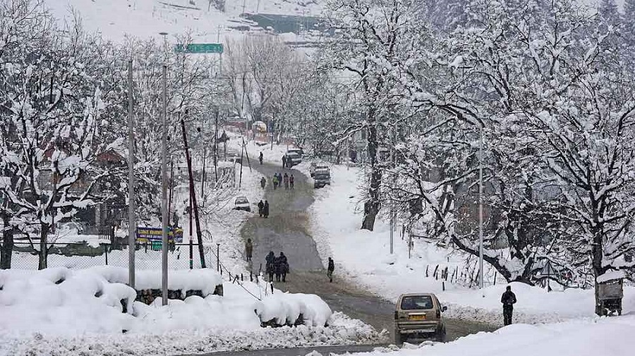 कश्मीर में ठंड का प्रकोप जारी