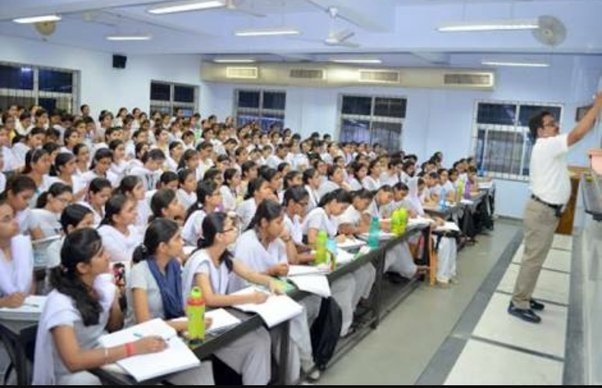 कोटा में छात्रों के लिए स्थापित हेल्प डेस्क को 350 से अधिक शिकायतें मिलीं