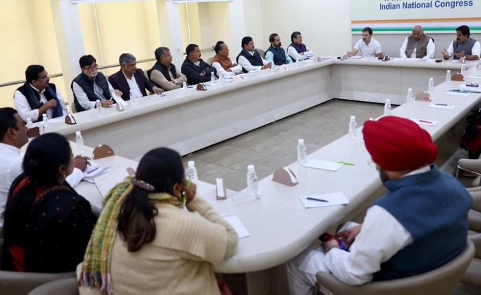 गुजरात के कांग्रेस नेताओं के साथ बैठक