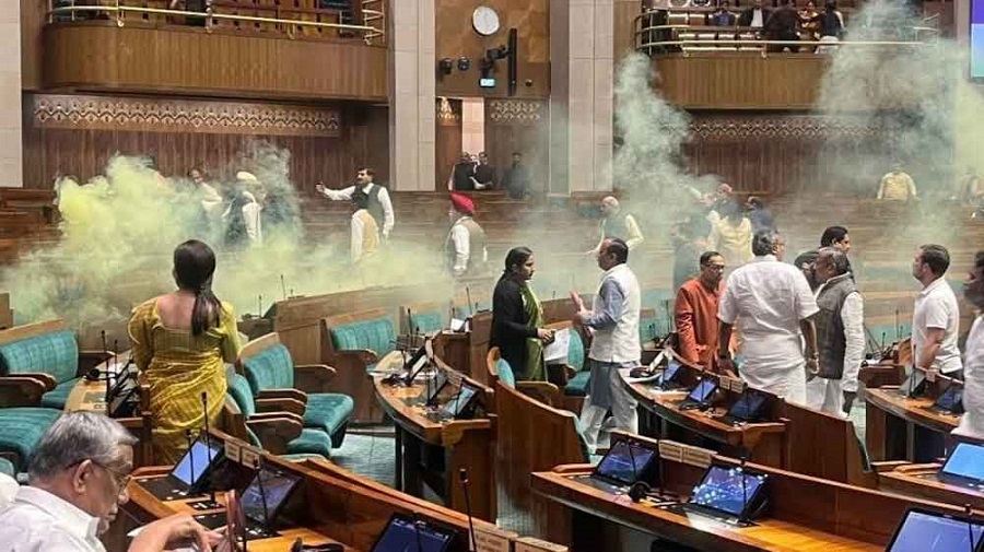 संसद में सेंध