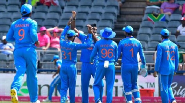 भारत ने दक्षिण अफ्रीका को पहले वनडे में आठ विकेट से हराया