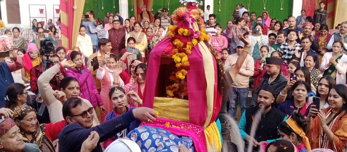 काफल सोसायटी के वार्षिकोत्सव में मां नंदा देवी की झांकी