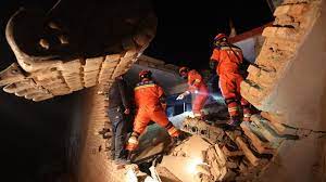 चीन में आधी रात को आए भूकंप में कम से कम 116 लोगों की मौत