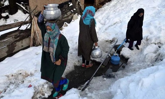 जम्मू कश्मीर में सर्दी का सितम जारी