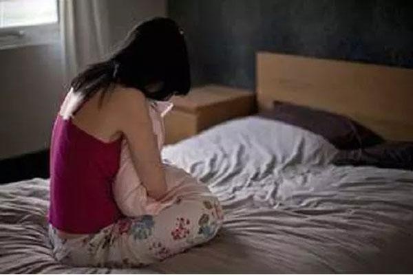 चोरी के लिये घर में घुसे व्यक्ति ने महिला से किया बलात्कार