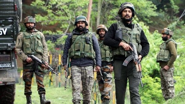 जम्मू-कश्मीर के पुंछ में आतंकवादियों को पकड़ने के लिए तलाशी अभियान शुरू